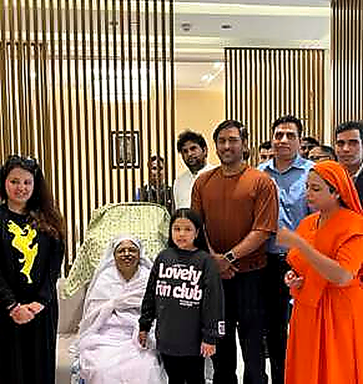 MS Dhoni & Family